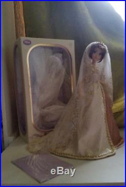 17 Limited Edition Tangled RAPUNZEL doll wedding Disney Store princess