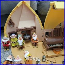 Disney Large Snow White Cottage/house