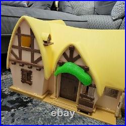 Disney Large Snow White Cottage/house