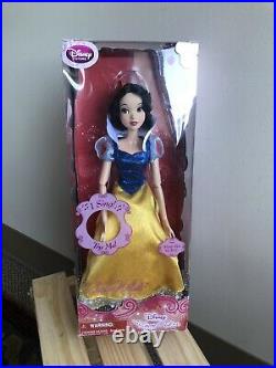 Disney Store Princess Snow White Singing Singing Doll new in box