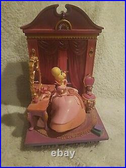 Rare Princess and the frog disney store bookends tiana and charlotte retired