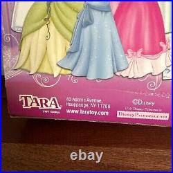 VTG RARE 2010 Disney Princess Magnetic Fabric Fashions Paper Doll Toy NIB
